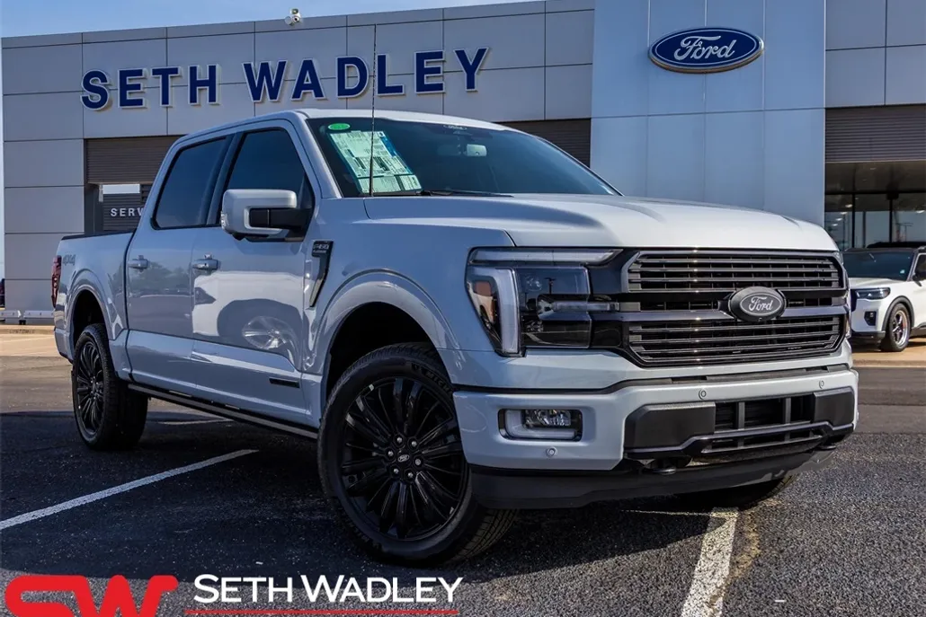 2025 Ford F-150 Platinum photo 1
