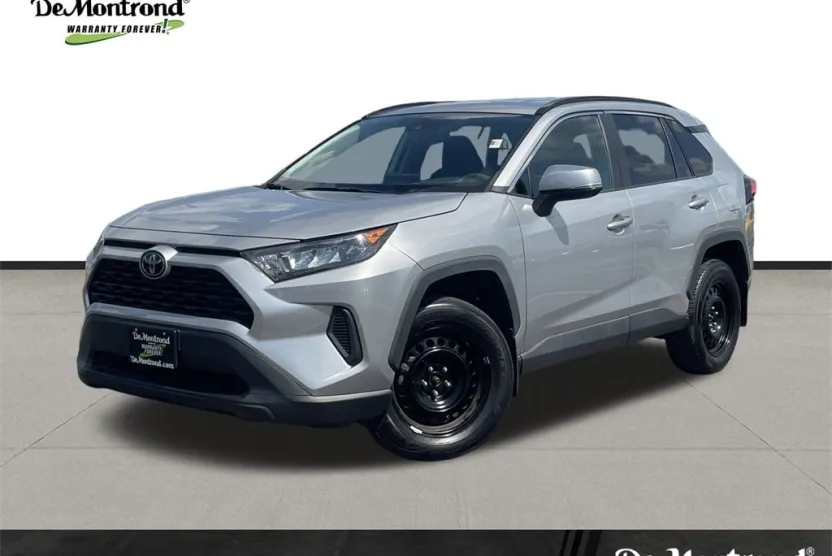2021 Toyota RAV4 LE photo 1