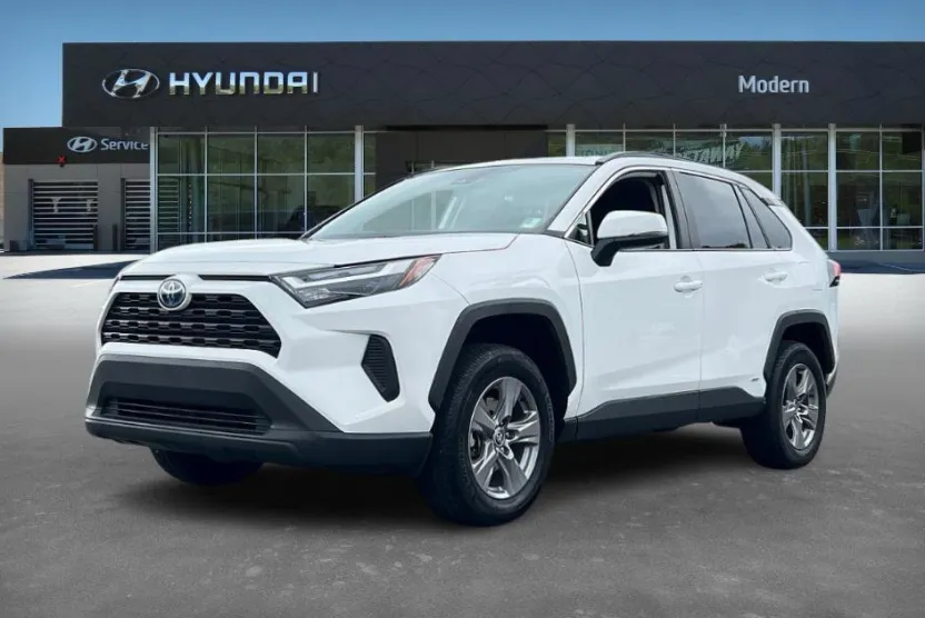 2024 Toyota RAV4 Hybrid XLE photo 1