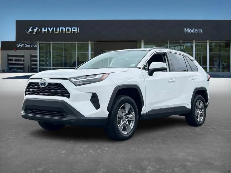 2024 Toyota RAV4 Hybrid XLE photo 1