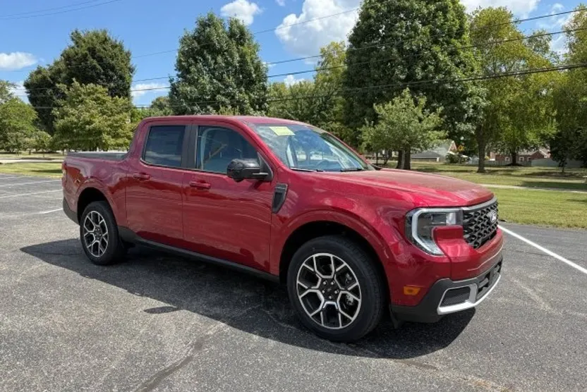 2025 Ford Maverick Lariat photo 1