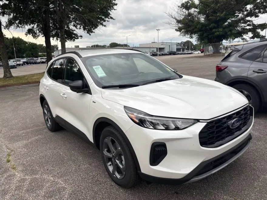 2025 Ford Escape ST-Line photo 1