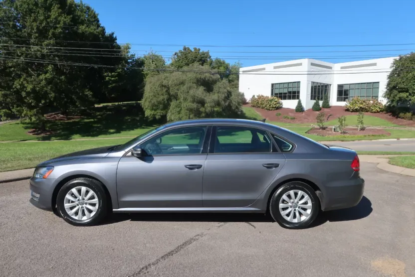 2014 Volkswagen Passat Wolfsburg Edition photo 1