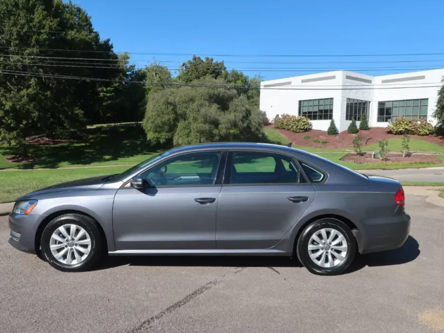 2014 Volkswagen Passat Wolfsburg Edition photo 1