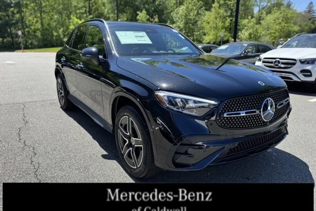 2025 Mercedes Benz GLC 300 4MATIC photo 1