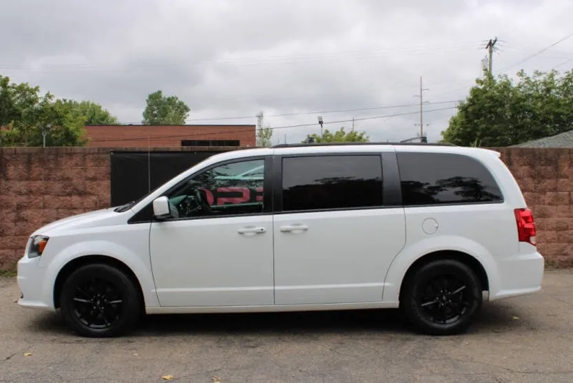 2020 Dodge Grand Caravan SE Plus photo 1