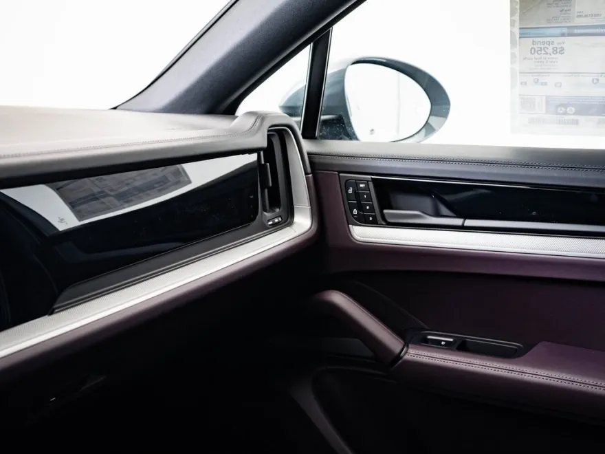 2025 Porsche Cayenne Coupe S photo 1