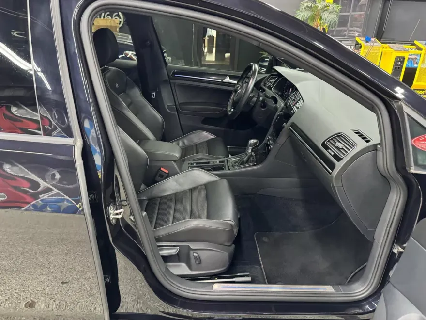 2018 Volkswagen Golf R Base photo 19