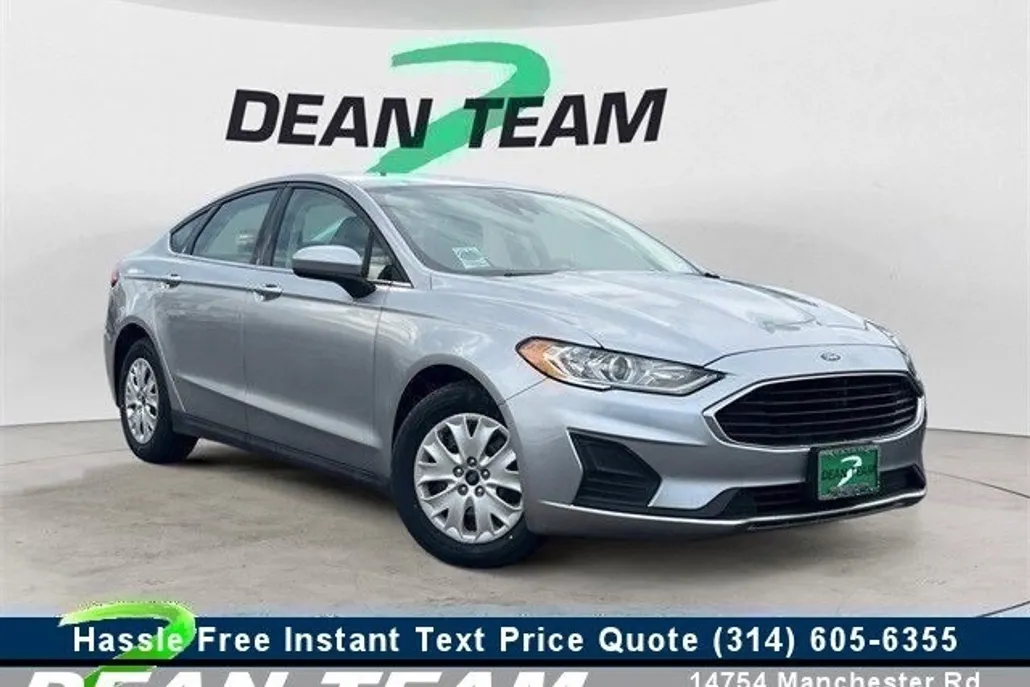 2020 Ford Fusion S photo 1