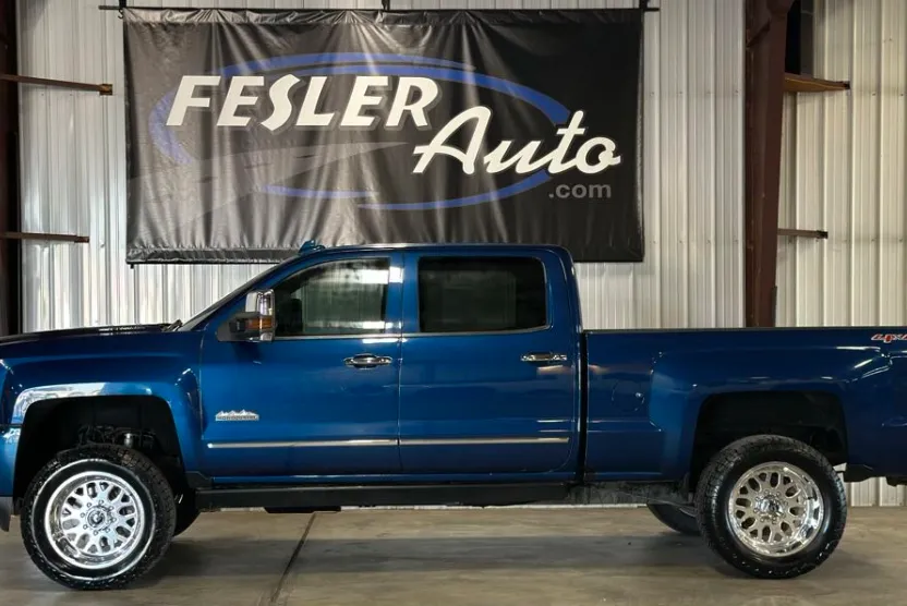 2016 Chevrolet Silverado 2500HD High Country photo 1