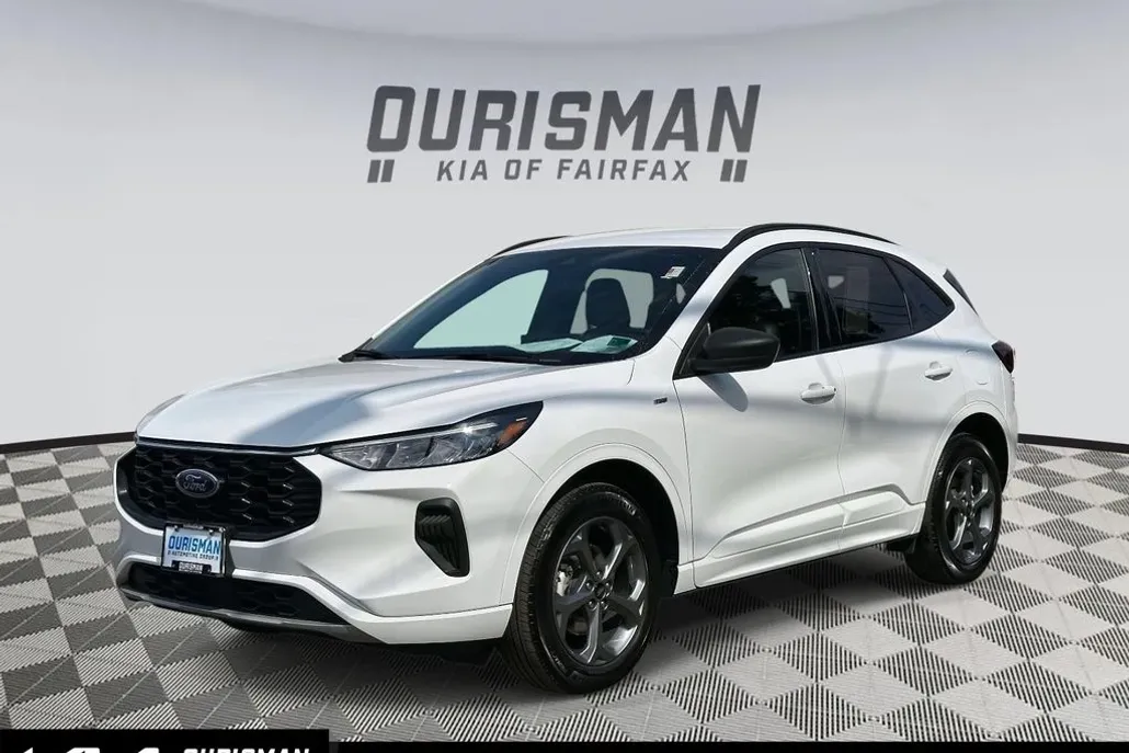 2023 Ford Escape ST-Line photo 1