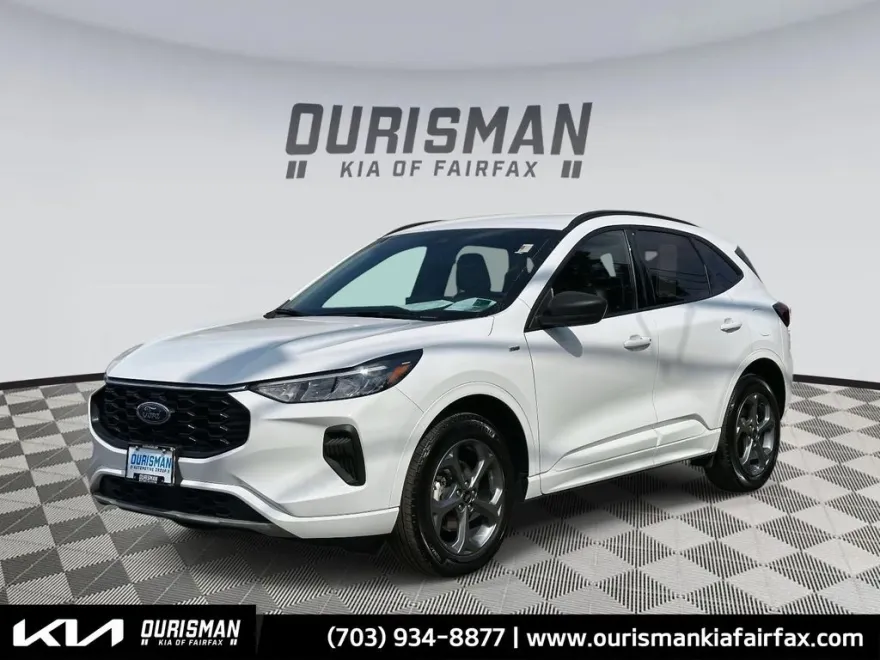 2023 Ford Escape ST-Line photo 1