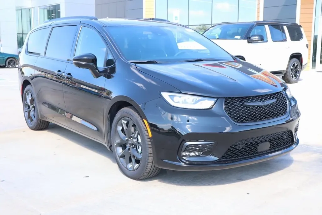 2026 Chrysler Pacifica Limited photo 1