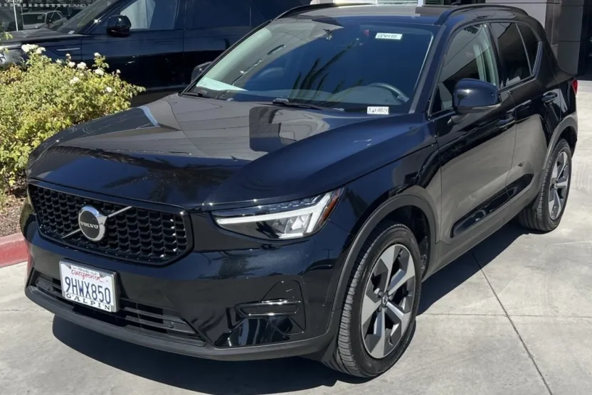 2024 Volvo XC40 Core photo 1