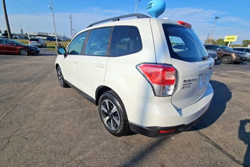 2018 Subaru Forester 2.5i photo 1