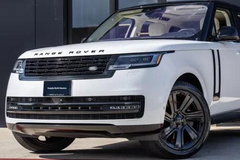 2023 Land Rover Range Rover SE photo 3