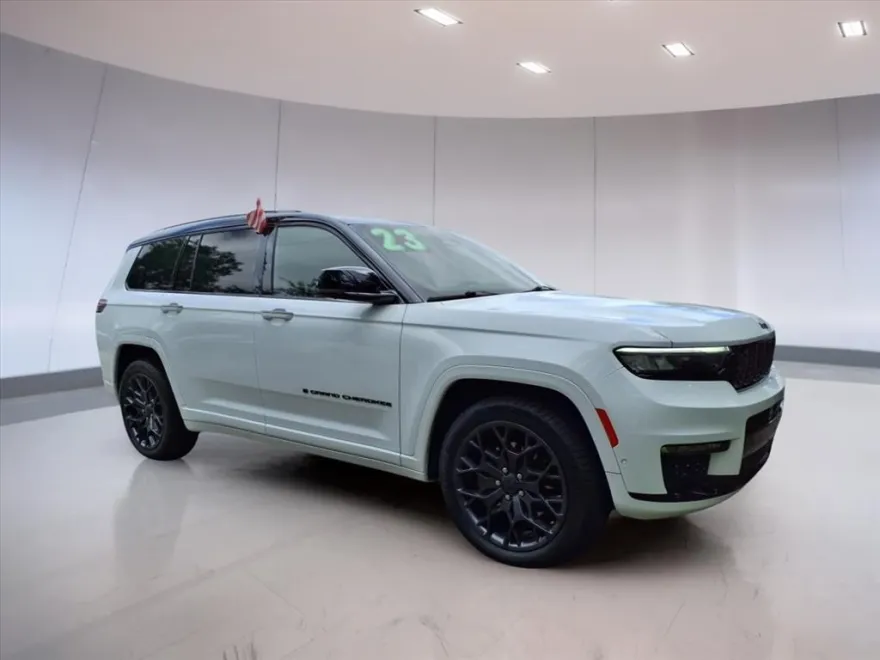 2023 Jeep Grand Cherokee Summit photo 1