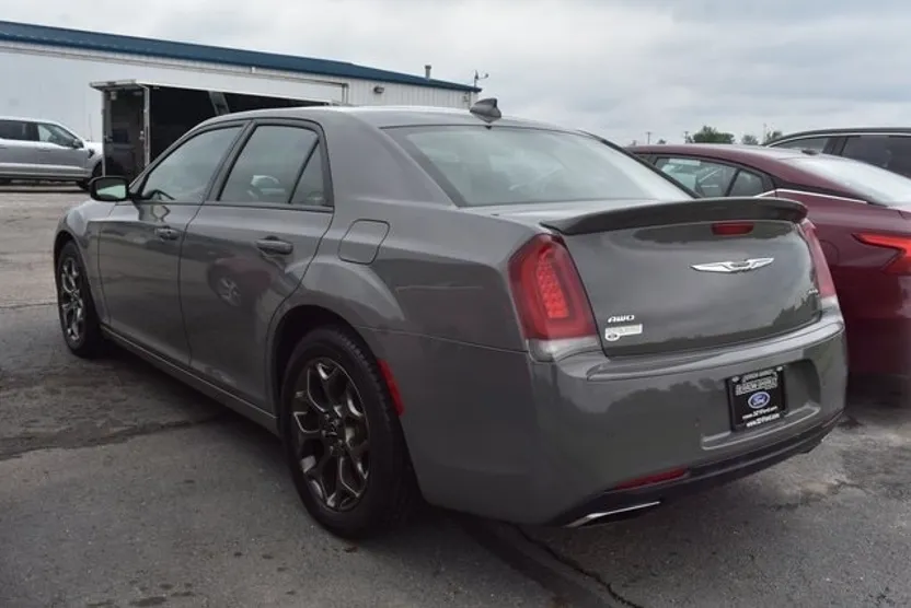 2017 Chrysler 300 S photo 1