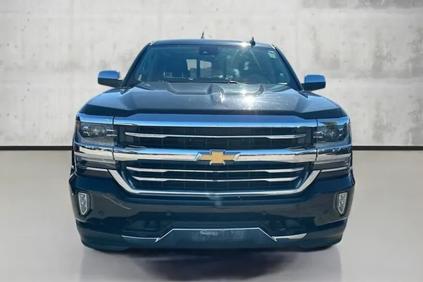 2017 Chevrolet Silverado 1500 High Country photo 1