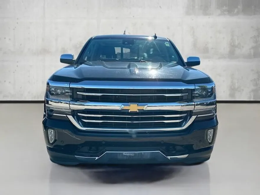 2017 Chevrolet Silverado 1500 High Country photo 1