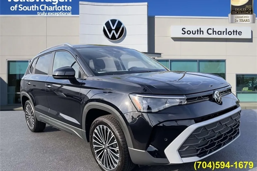 2025 Volkswagen Taos SE photo 1