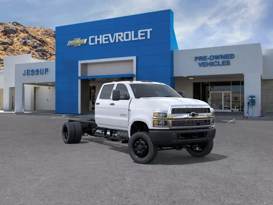 2025 Chevrolet Silverado 4500HD Work Truck photo 1