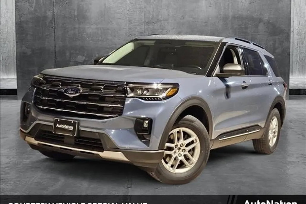 2025 Ford Explorer photo 1