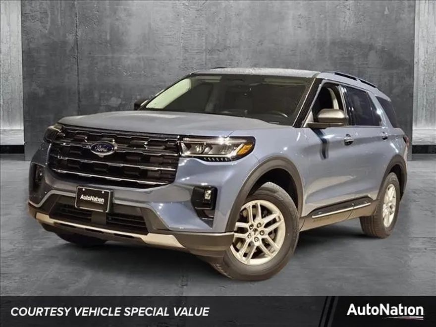2025 Ford Explorer photo 1