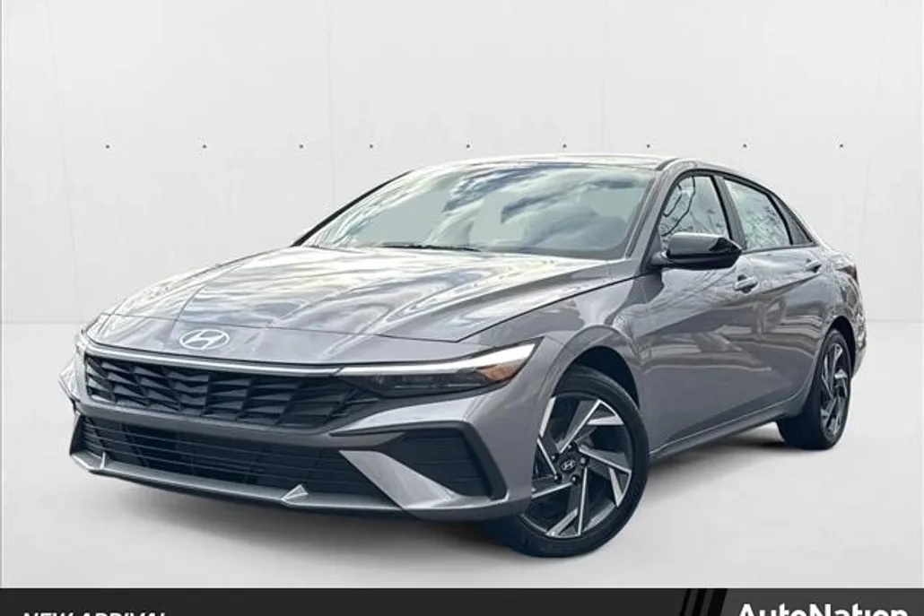 2025 Hyundai Elantra SEL Sport photo 1