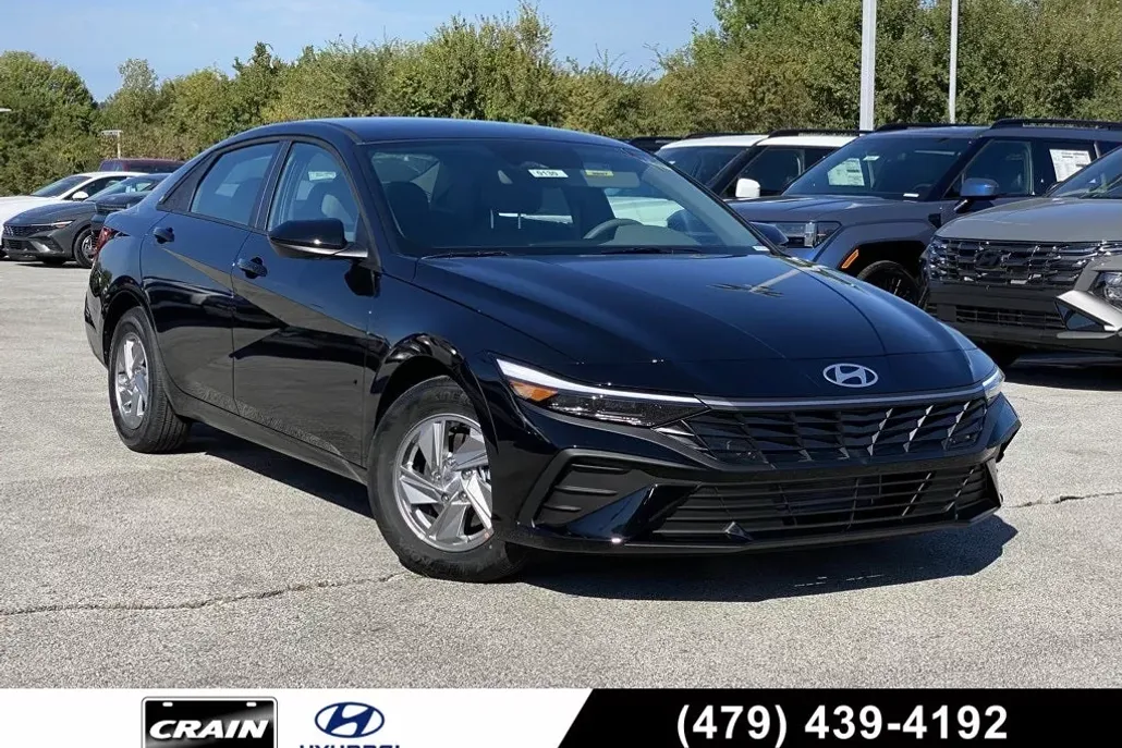 2025 Hyundai Elantra SE photo 1
