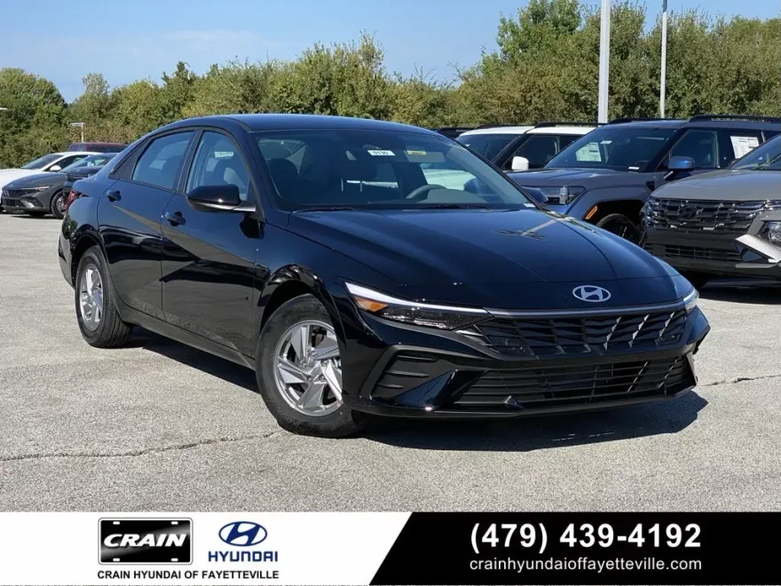 2025 Hyundai Elantra SE photo 1