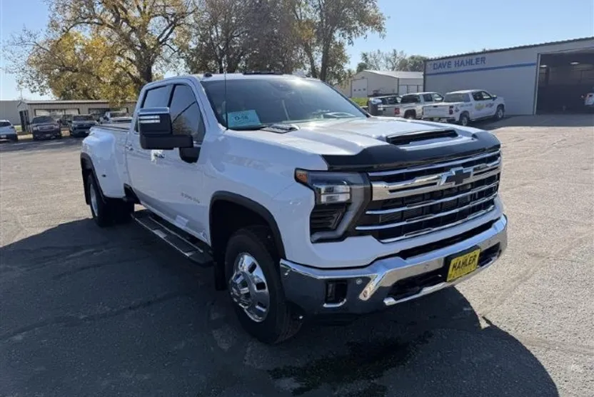 2025 Chevrolet Silverado LTZ photo 1
