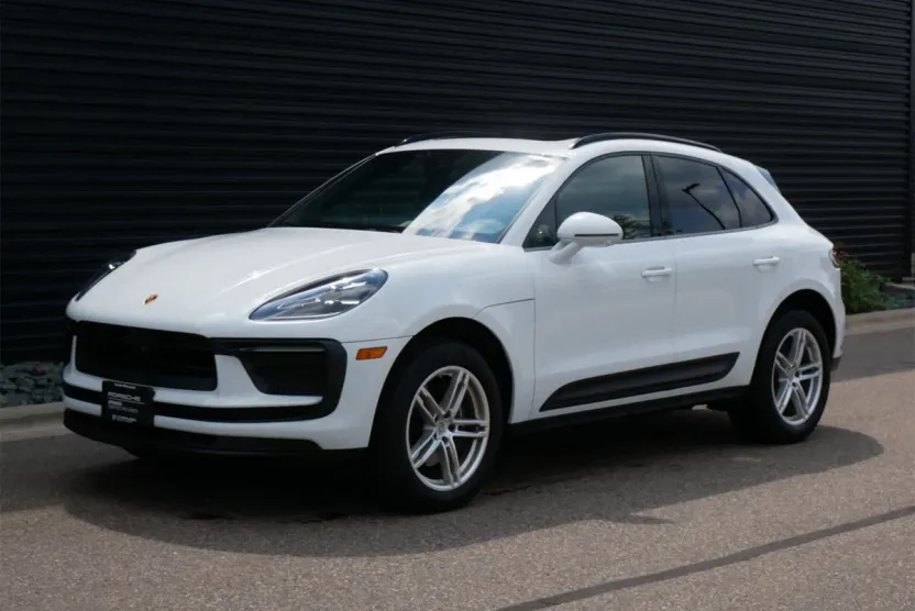 2024 Porsche Macan T photo 1