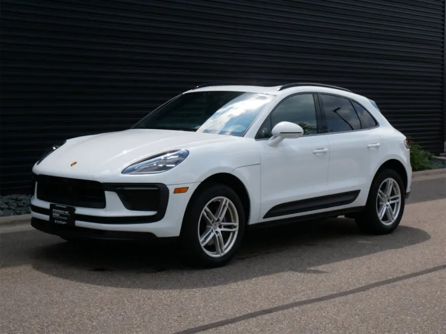 2024 Porsche Macan T photo 1