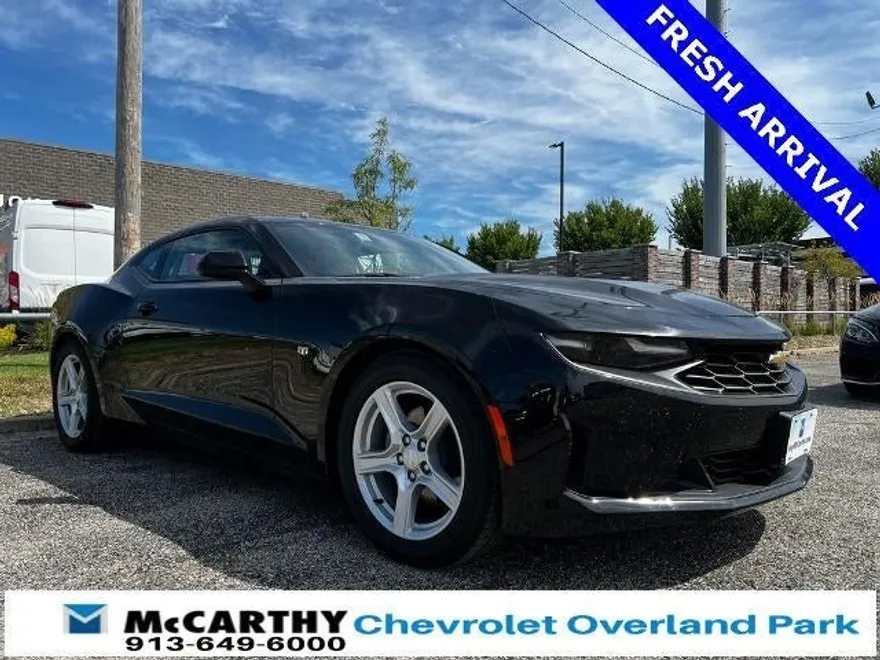 2022 Chevrolet Camaro 1LT photo 1