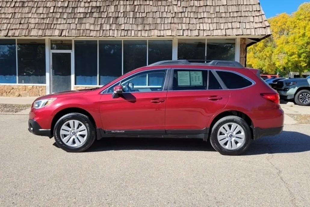 2017 Subaru Outback 2.5i Premium photo 1
