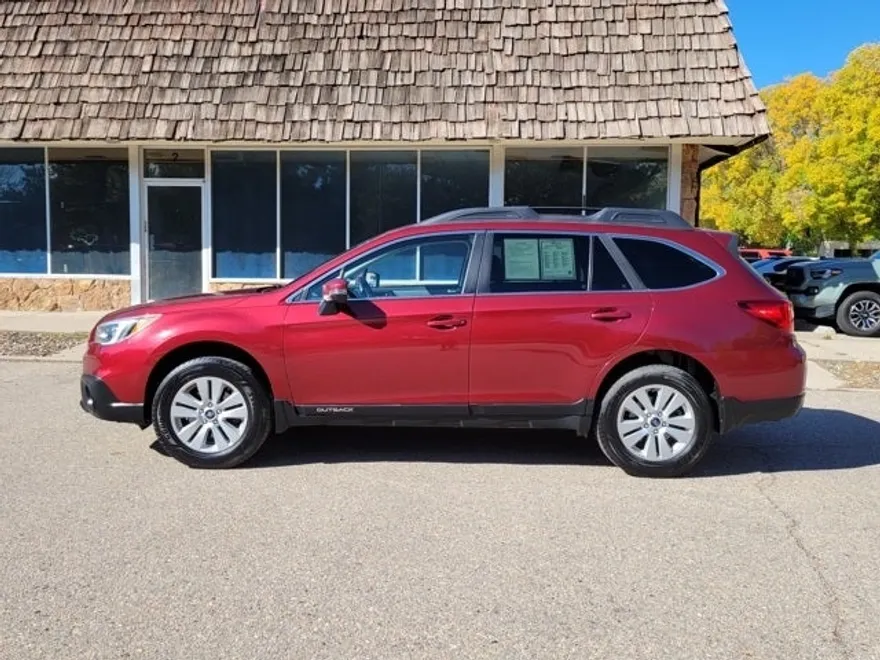 2017 Subaru Outback 2.5i Premium photo 1