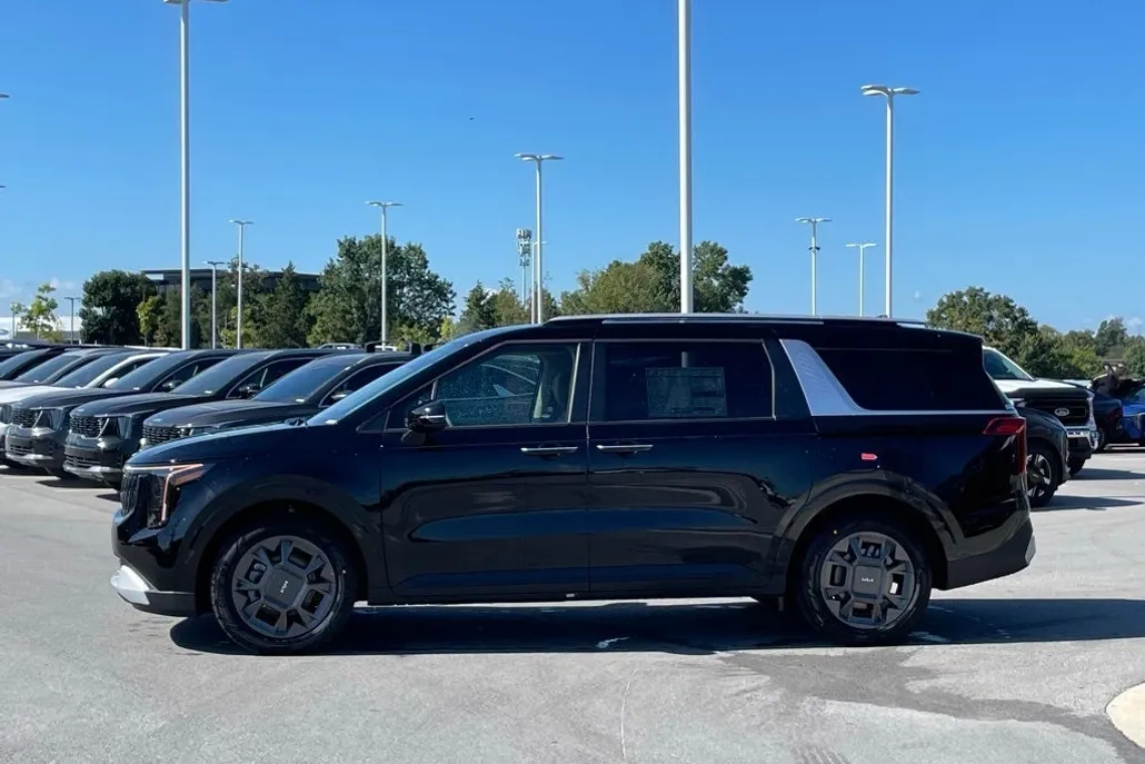 2026 Kia Carnival EX photo 1