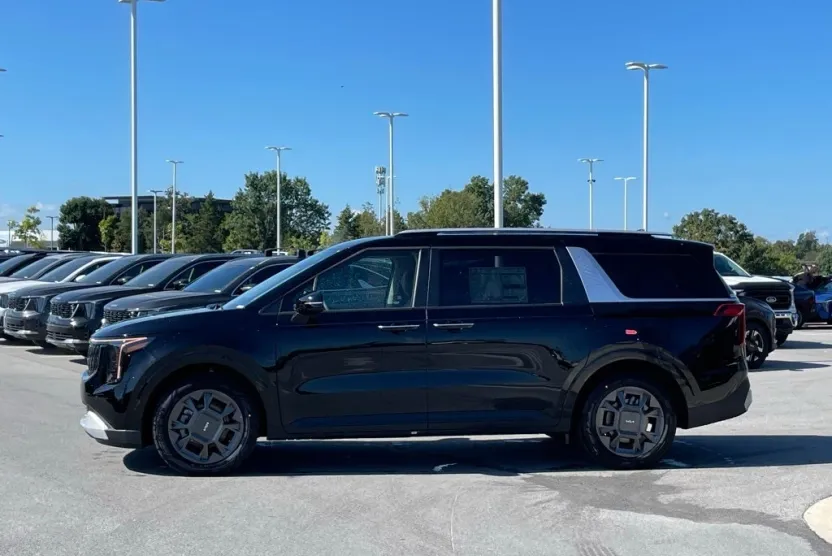 2026 Kia Carnival EX photo 1