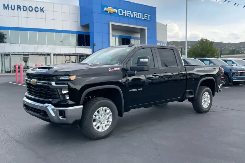 2025 Chevrolet Silverado 3500HD LT photo 1
