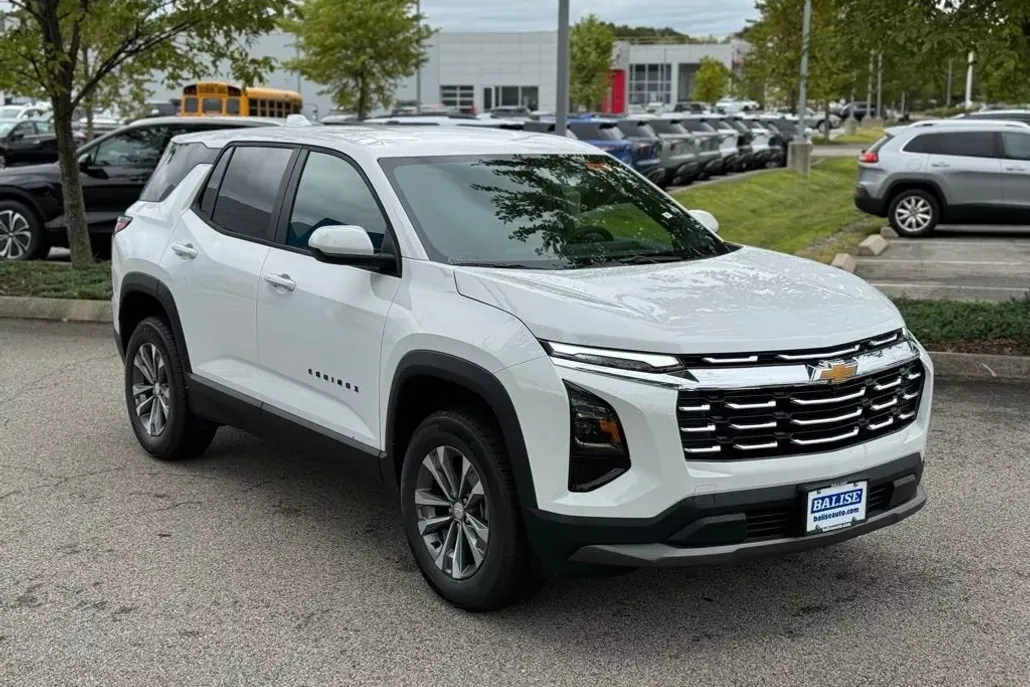 2026 Chevrolet Equinox LT photo 1