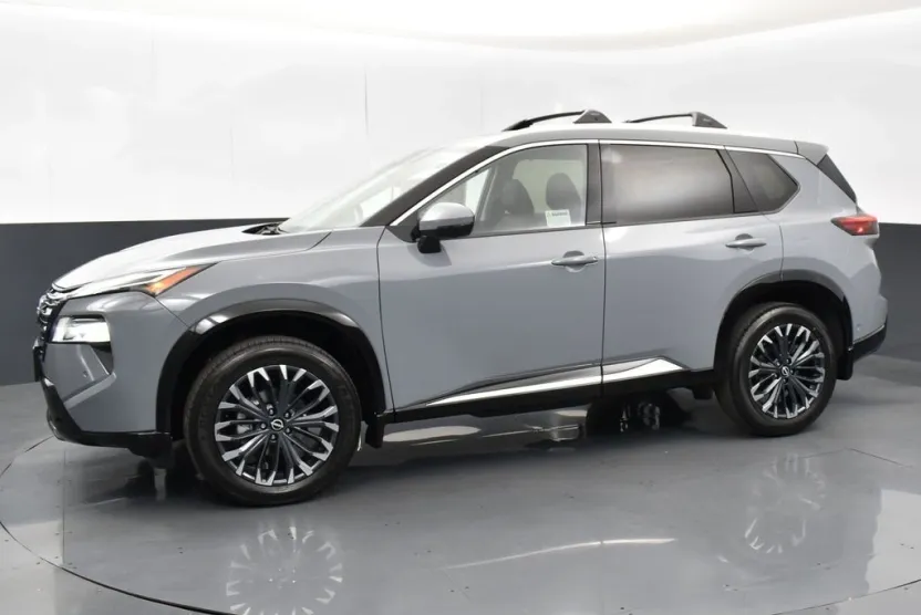 2025 Nissan Rogue Platinum photo 1