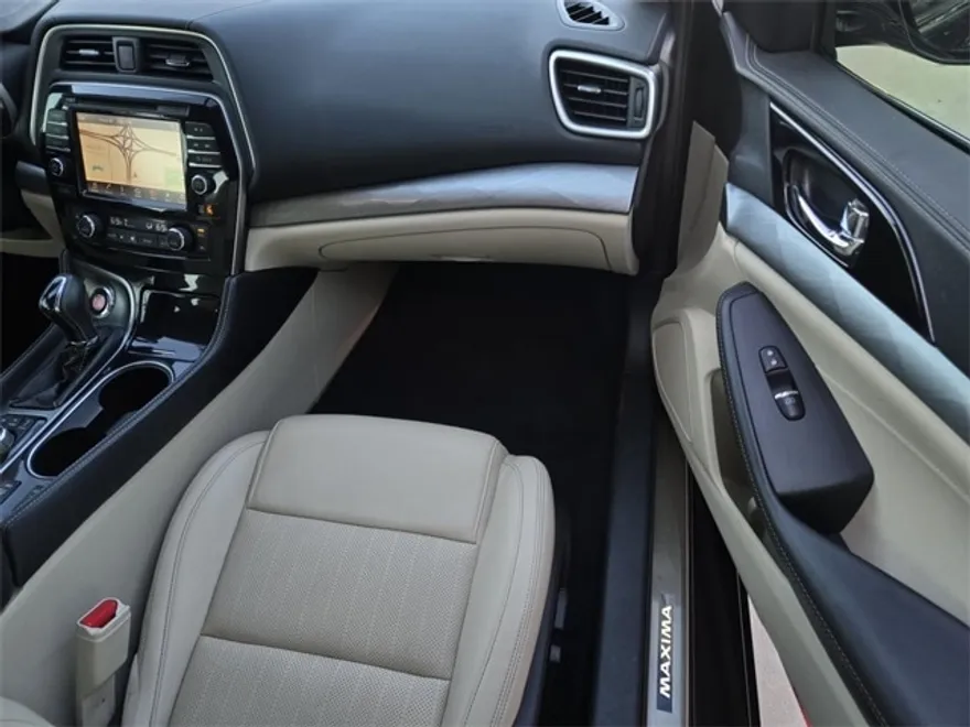 2016 Nissan Maxima SV photo 1