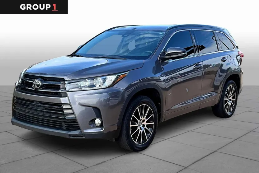 2017 Toyota Highlander SE photo 1