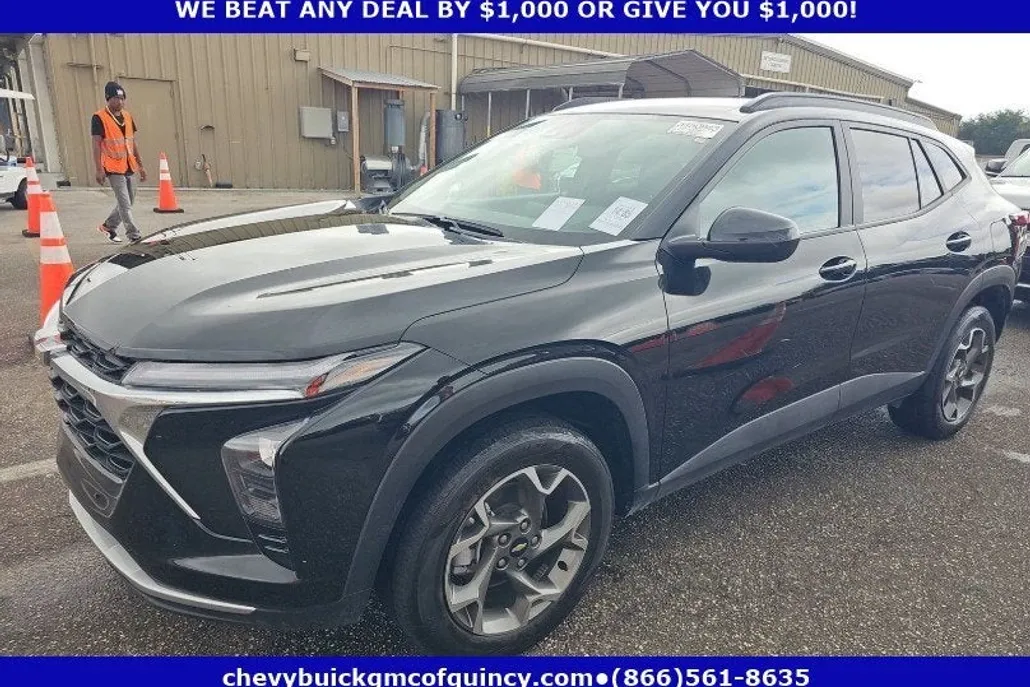 2025 Chevrolet Trax LT photo 1