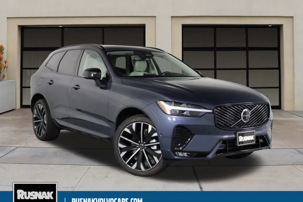 2026 Volvo XC60 B5 photo 1