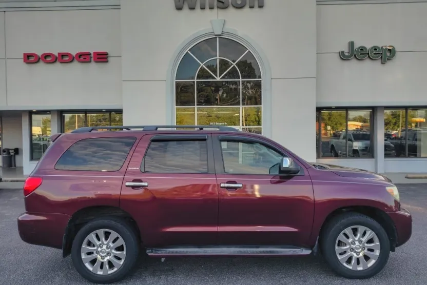 2010 Toyota Sequoia Platinum photo 1
