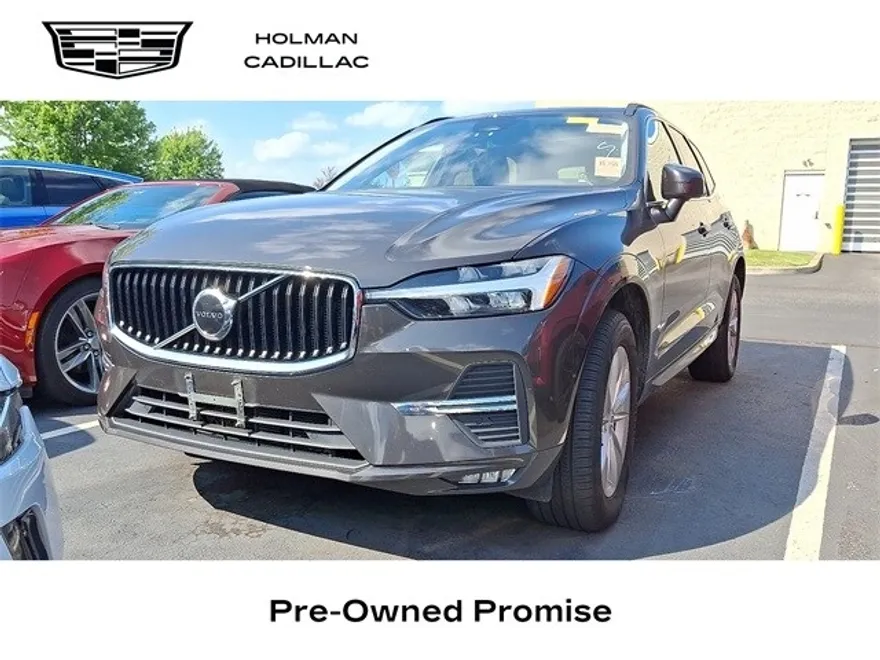 2022 Volvo XC60 B5 Momentum photo 1