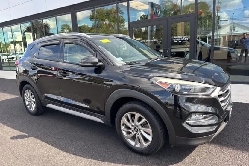 2017 Hyundai Tucson SE Plus photo 1