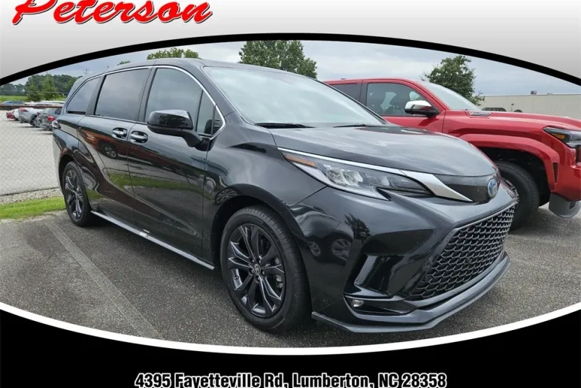 2024 Toyota Sienna XSE photo 1